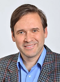 Egymástól távol
